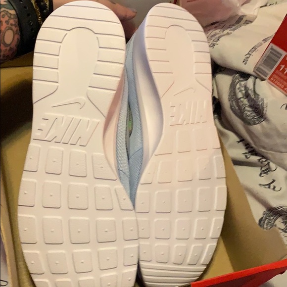 Light blue Nike tanjun shoes - Picture 6 of 6